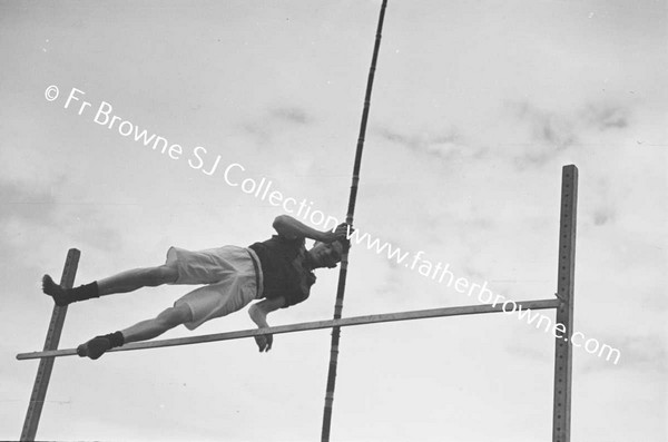 SPORTS POLE VAULT